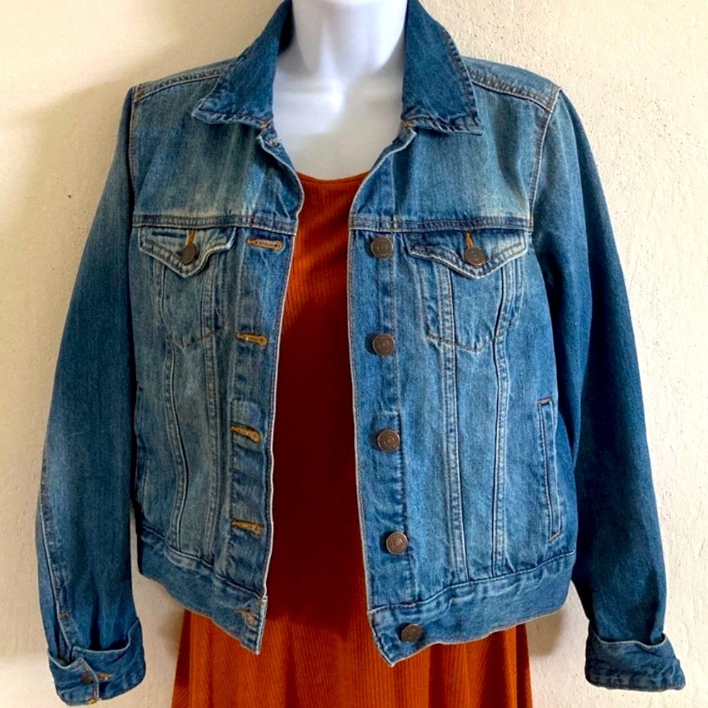Forever 21 Women’s Denim Jacket Sz Small Blue, Slightly Faded Look - Picture 2 of 9